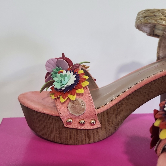 Betsey Johnson Embellished Coral Open Toe Jillie Platform Sandals Sz. 7 - Picture 5 of 7